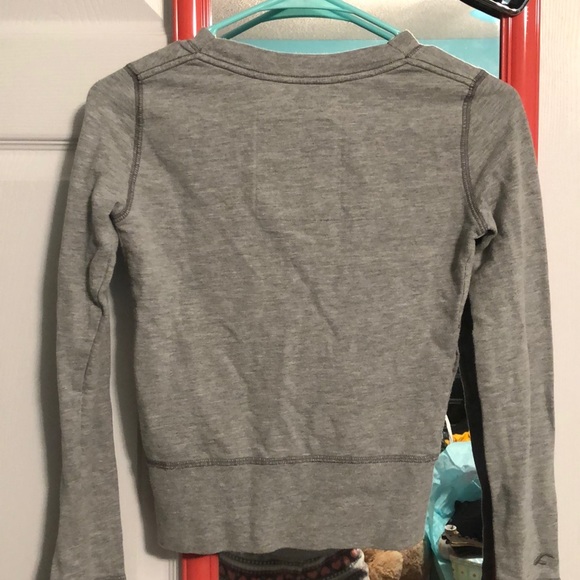 Gray comfy Hollister pullover😍 - Picture 7 of 7